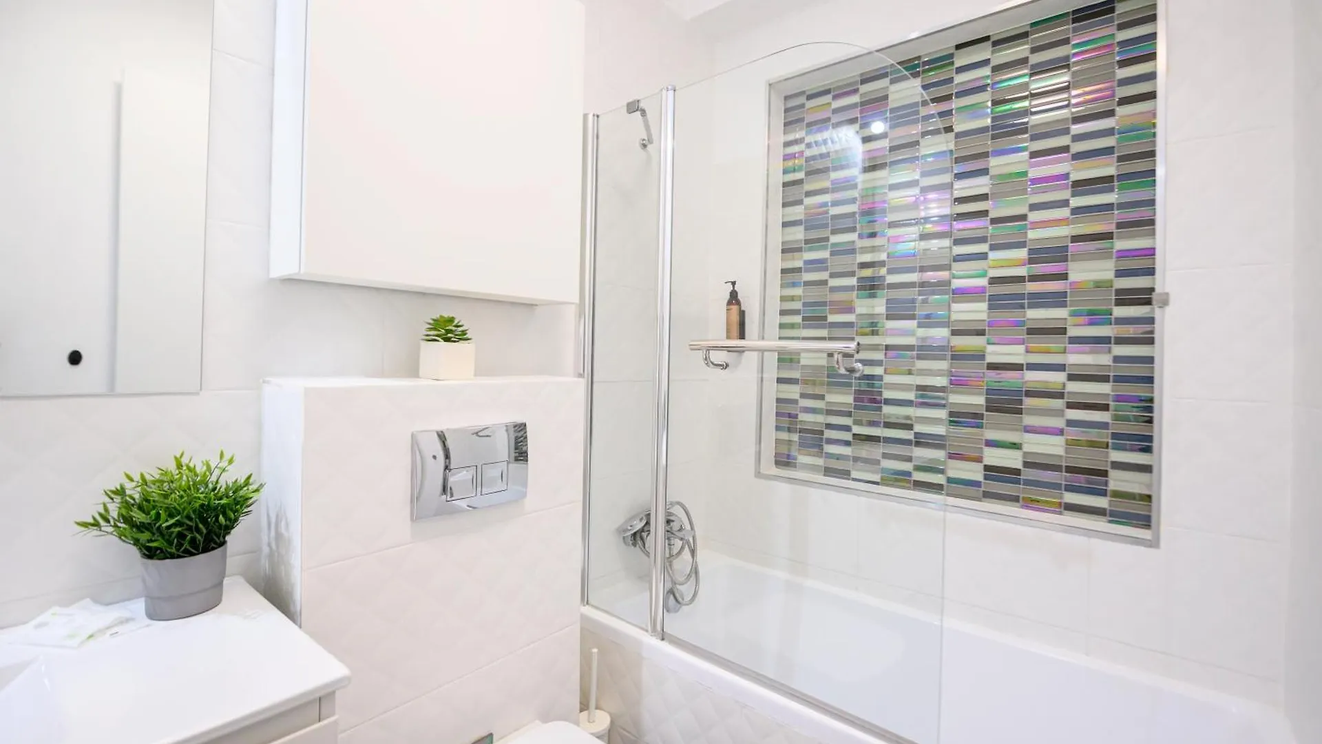 Kiseleff Flat - 2Br, Family-Friendly, Free Parking Apartment Bucharest Romania
