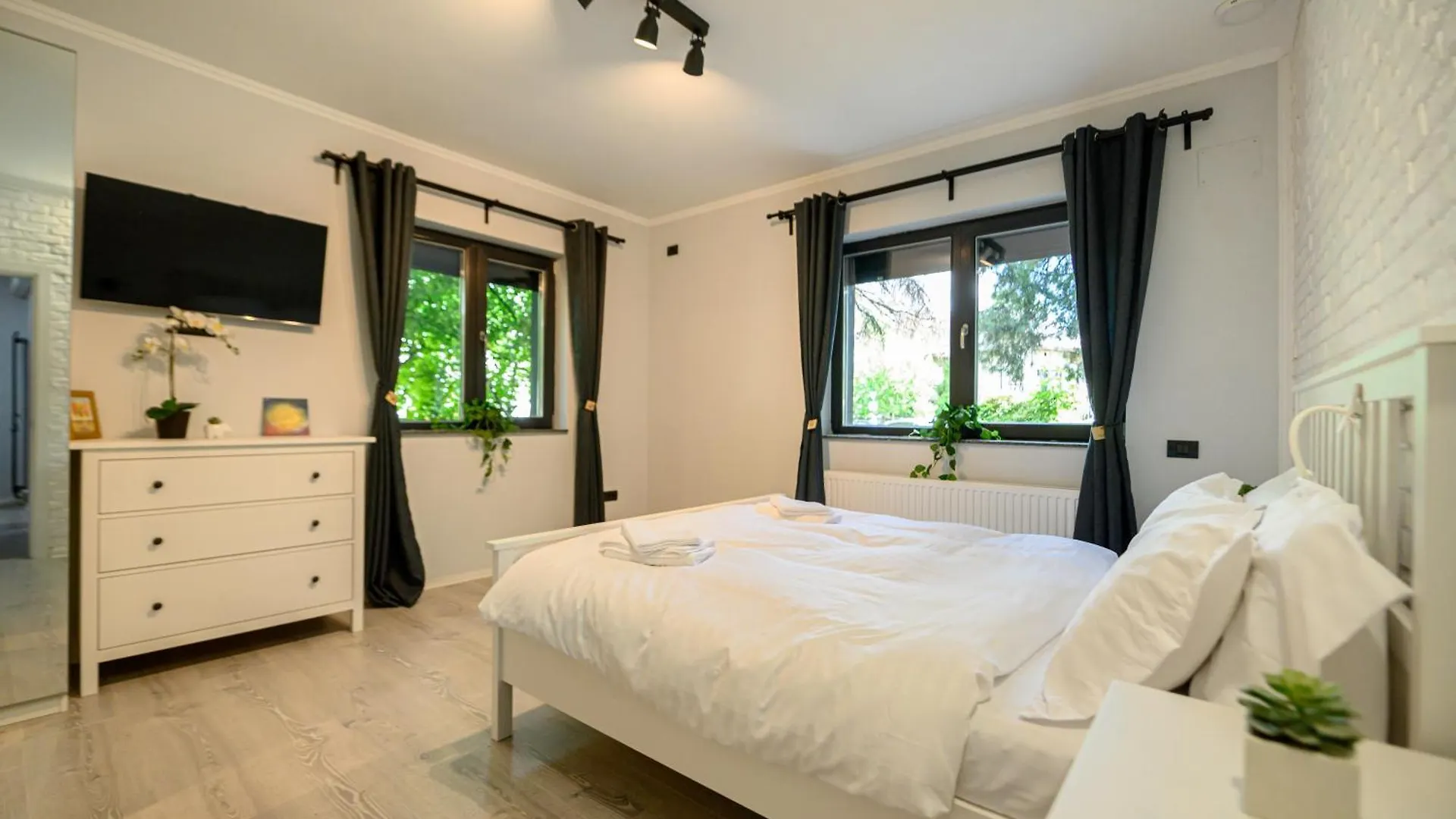 Kiseleff Flat - 2Br, Family-Friendly, Free Parking Apartment Bucharest