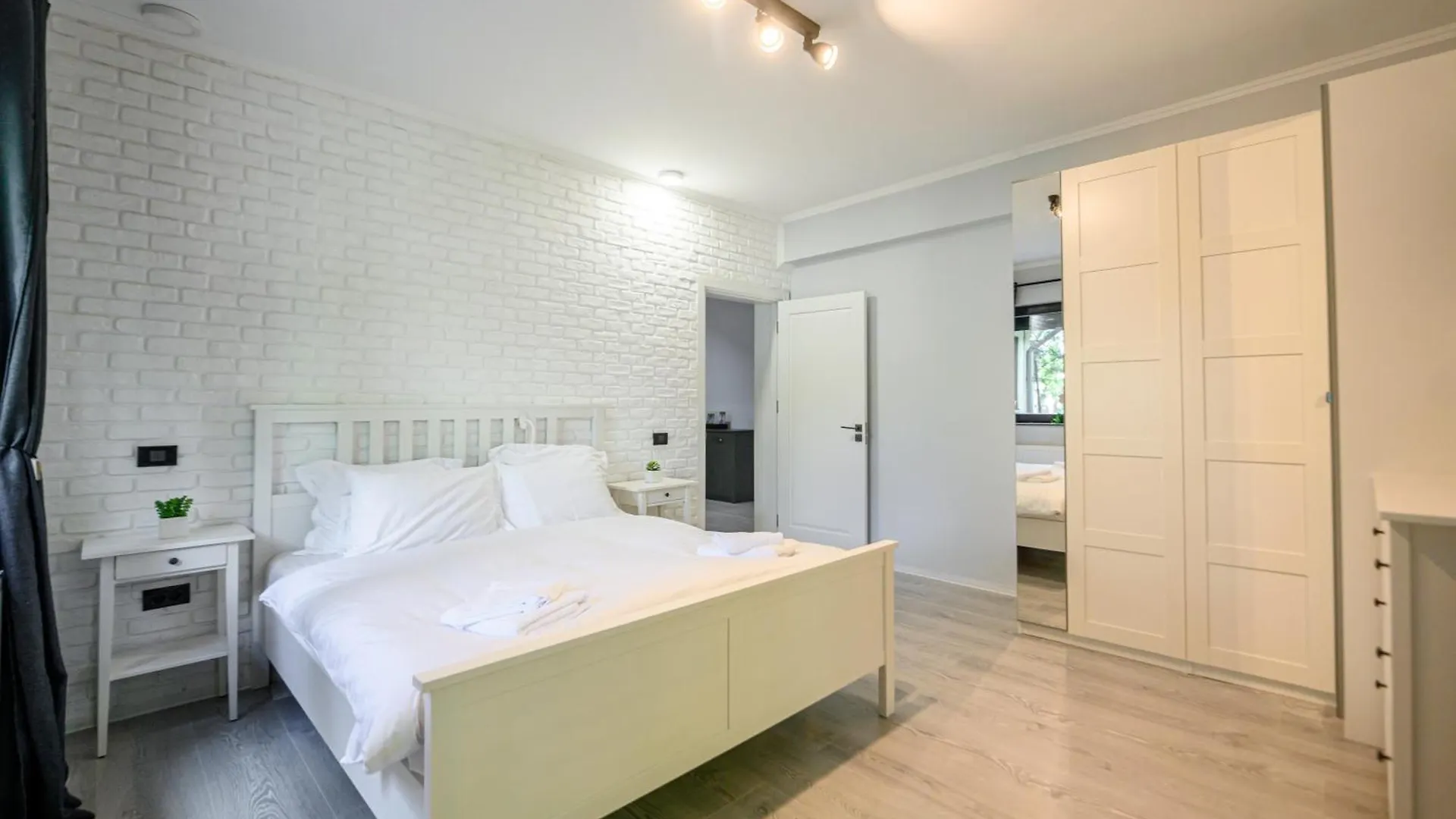 Kiseleff Flat - 2Br, Family-Friendly, Free Parking Apartment Bucharest